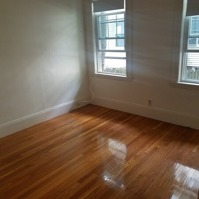 Building Photo - 396 Mount Auburn St