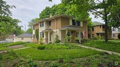 Building Photo - 4401 N Sheffield Ave