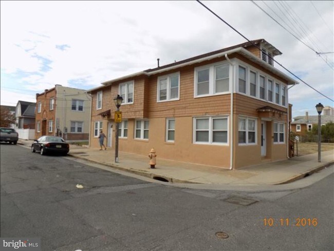 Building Photo - 538 N Massachusetts Ave