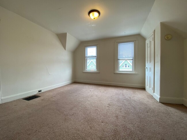 Foto del edificio - Stunning Two Bedroom in Oakland! One Off-S...