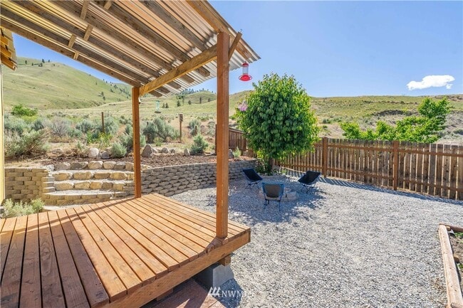 Building Photo - 332 E Prospect St