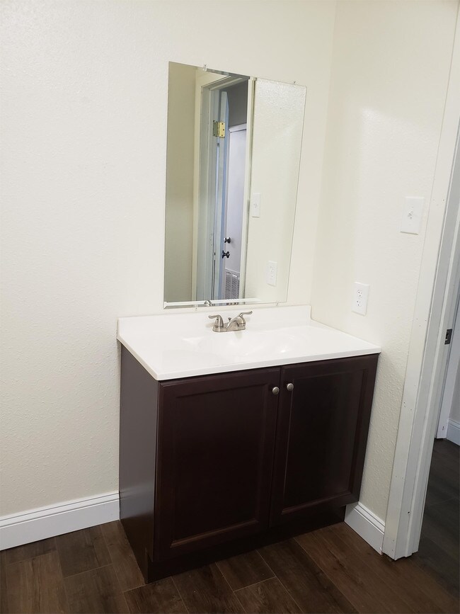 Foto del edificio - 104 8th Ave