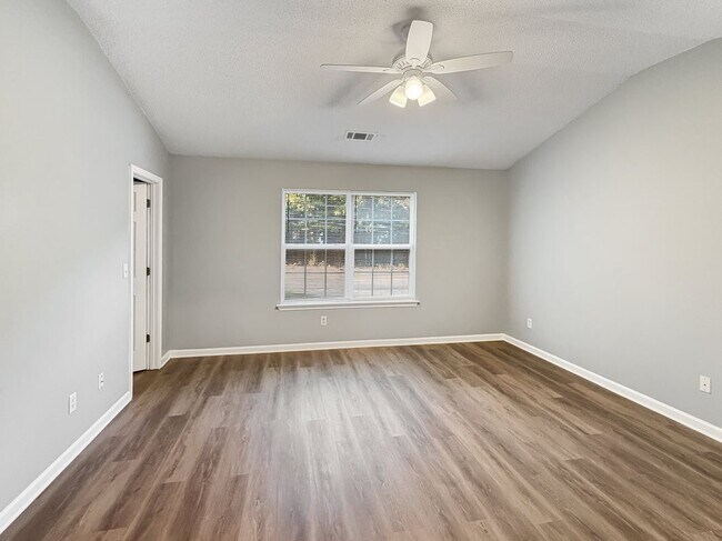 Foto del edificio - 5331 Creekview Way