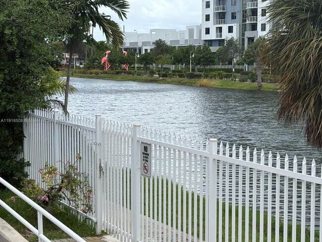 Foto del edificio - 2092 NE 167th St