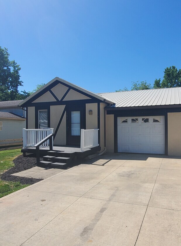Primary Photo - 185 Northwood Dr