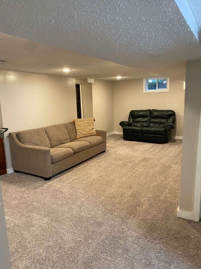 Foto del edificio - Spacious 4BR/3BA Home w/ Bonus Room, Porch...