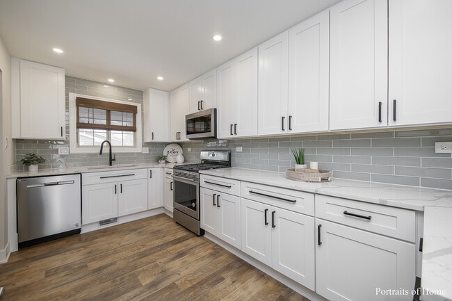 Building Photo - 1623 Southampton Ct