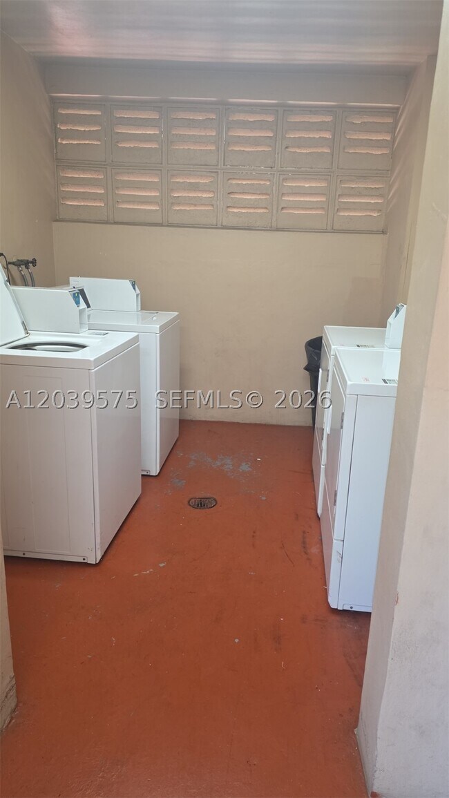Foto del edificio - 10985 SW 107th St