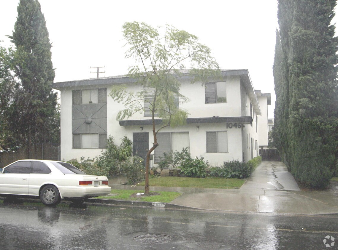 Primary Photo - 1046 N Spaulding Ave