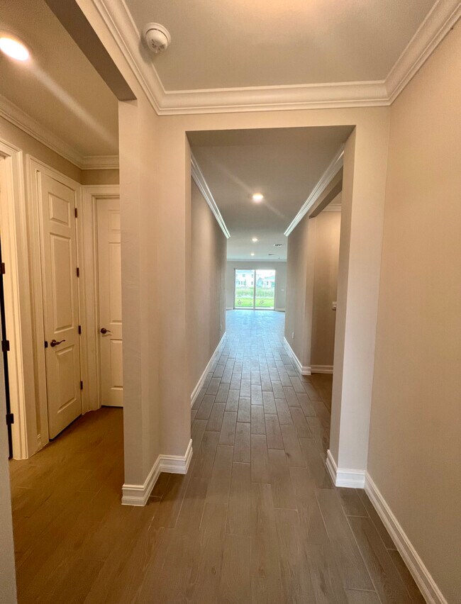 Building Photo - 28053 Sanibel Sands St