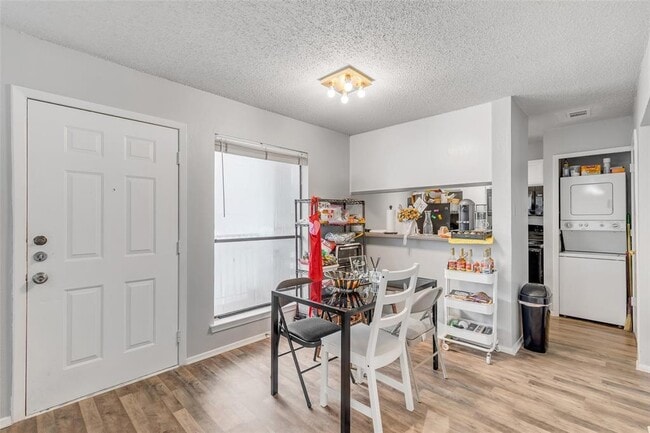 Building Photo - 3115 Helms St