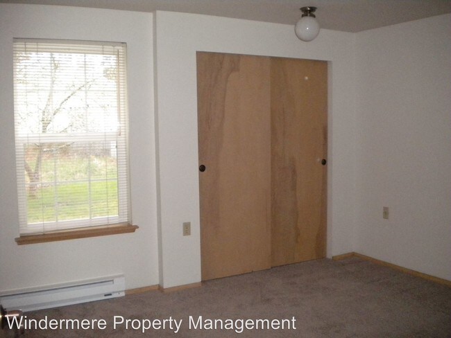 Building Photo - 1393 Bradley Ln