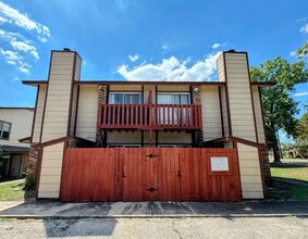 Building Photo - 3002 Chaucer Dr Building Photo - 3002 Chaucer Dr