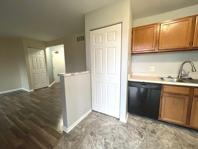 Building Photo - 546 E Shag Bark Ln