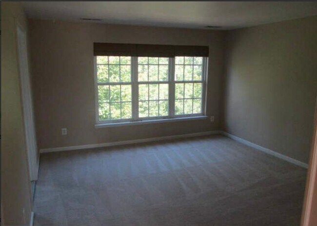 Foto del edificio - Beautiful 3 Bed 2 Bath 2 Half Bath Brick T...