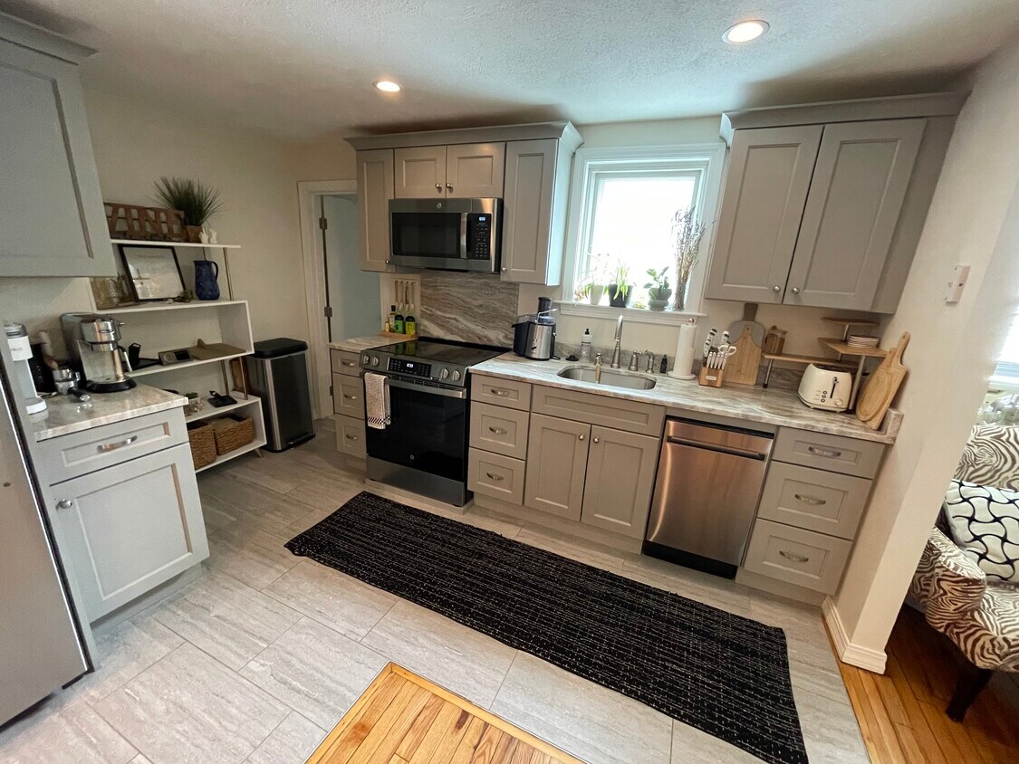Foto principal - 273 W 3rd St