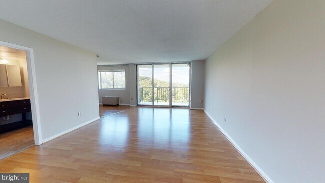 Building Photo - 2059 Huntington Ave
