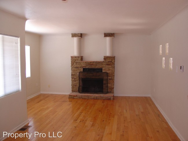 Building Photo - 2416 Rose Ave NW