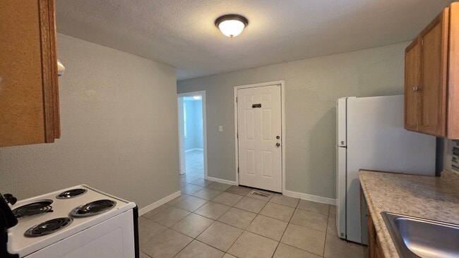 Foto del edificio - Beautiful 4 Bed, 2 Bath Home in Kansas City