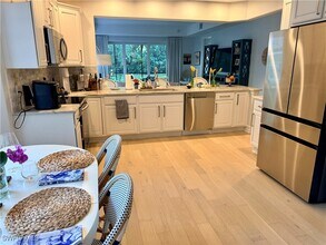 Building Photo - 10160 Bellavista Cir