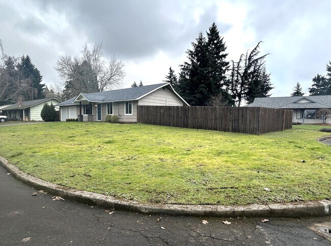 Foto del edificio - Classic Ranch Style home with 2 Bed 1.5 Bath and Large Backyard!