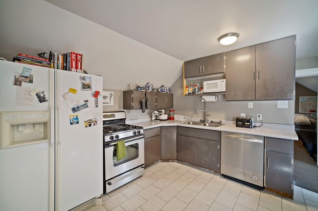 Building Photo - 560 S 500 E