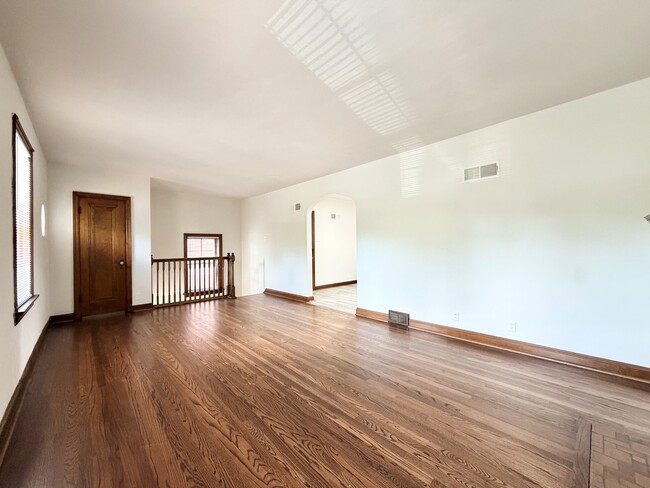 Building Photo - 4734 Locke Ave