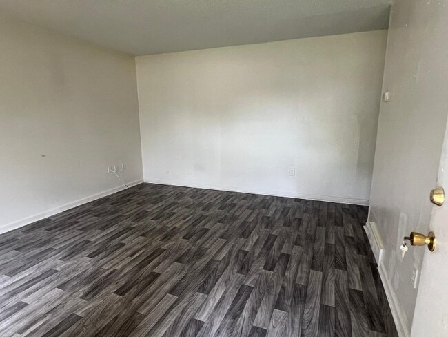 Foto del edificio - 3390 Ridgemont Ave