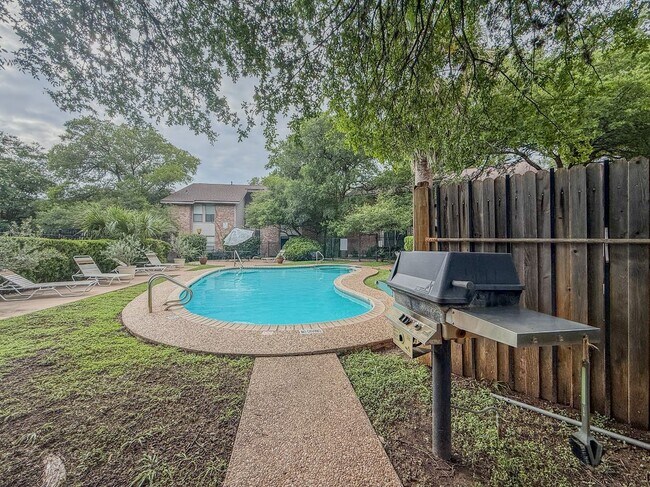 Foto del edificio - 3839 Dry Creek Dr