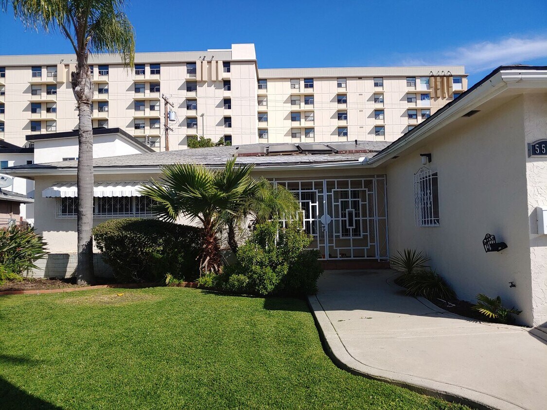 Foto principal - Large 5 Bedroom 3 Bath House that Sleeps 6...