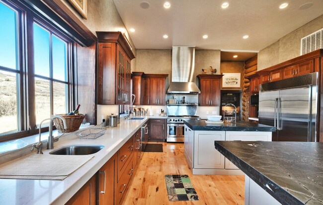 Building Photo - 715 Aspen Ln