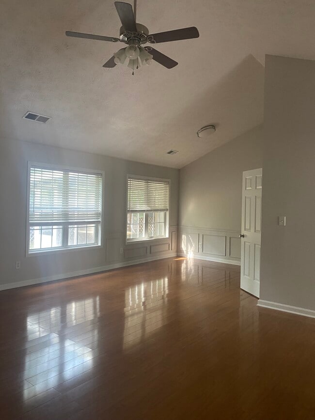 Building Photo - 327 Lee Miller Dr