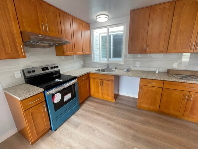 Building Photo - 229 Amazon Ave