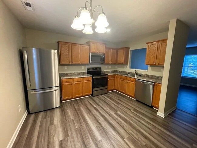 Building Photo - 1645 Red Bird Cir SE