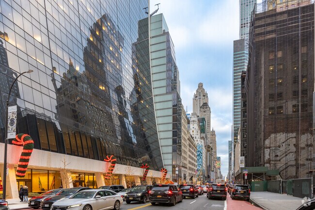 Building Photo - 7 W 57th St