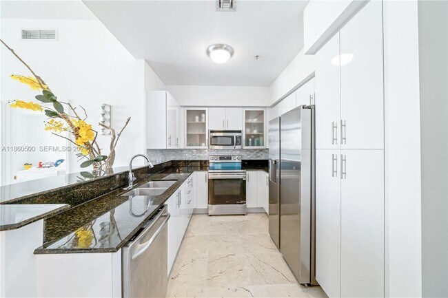 Foto del edificio - 7900 Harbor Island Dr