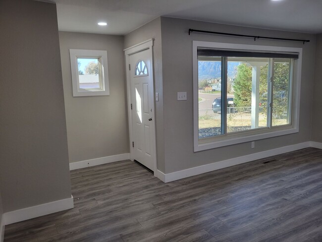 Foto del edificio - Newly Remodeled 3 Bedroom Ranch Available ...