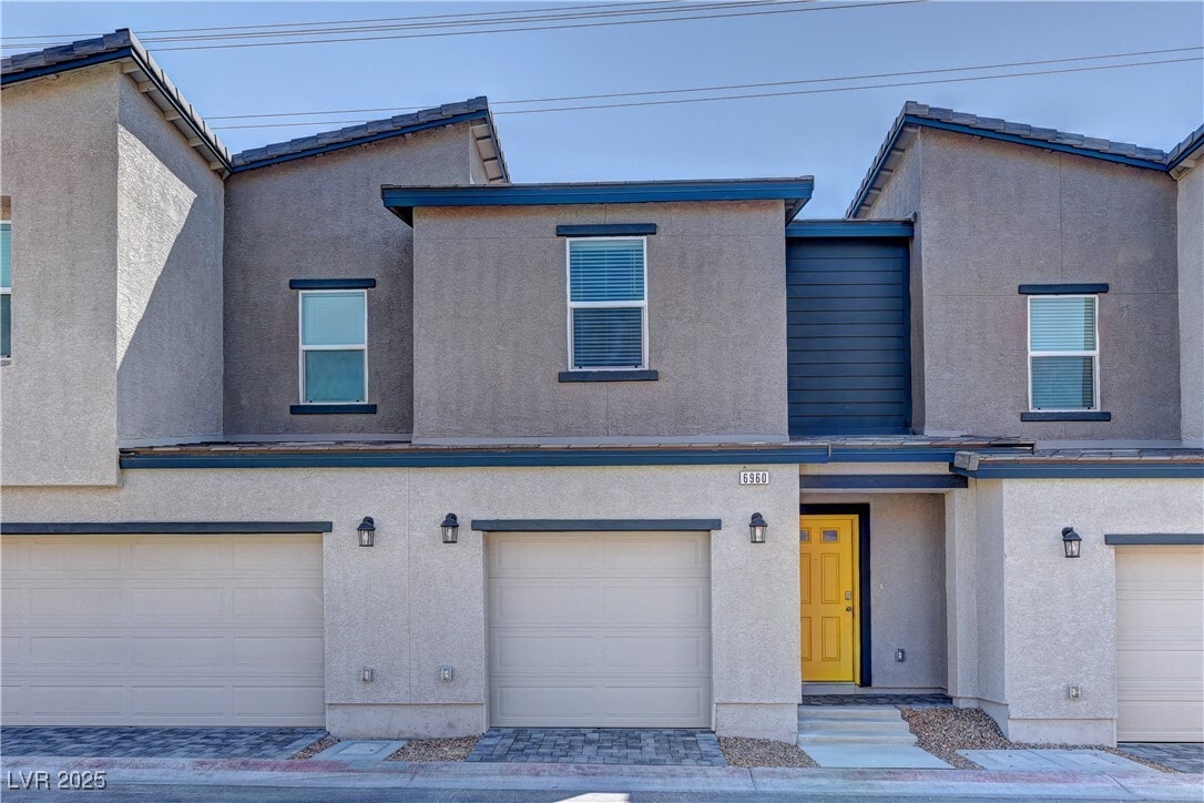 Foto principal - 6960 Stafford Hl St