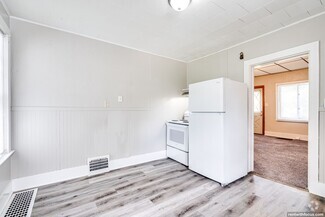 Building Photo - 136 E Johnson St