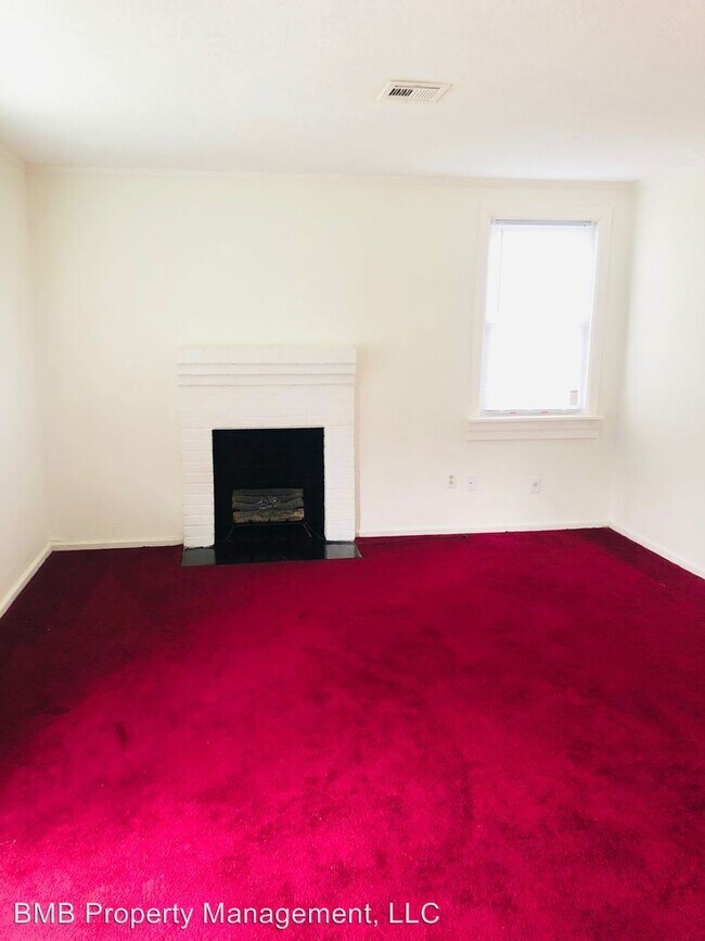 Building Photo - 3 br, 1 bath House - 7 E Woodland Drive