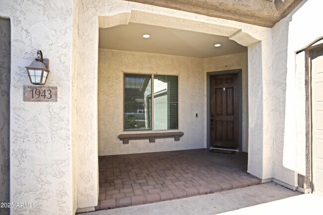 Foto del edificio - 1943 E Canyon Way