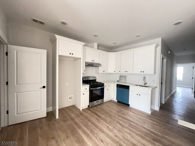 Building Photo - 484 S 19th St