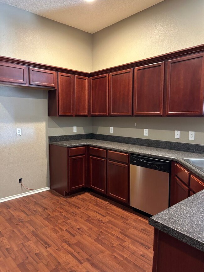 Foto del edificio - Garden Home in Garden Crest Subdivision