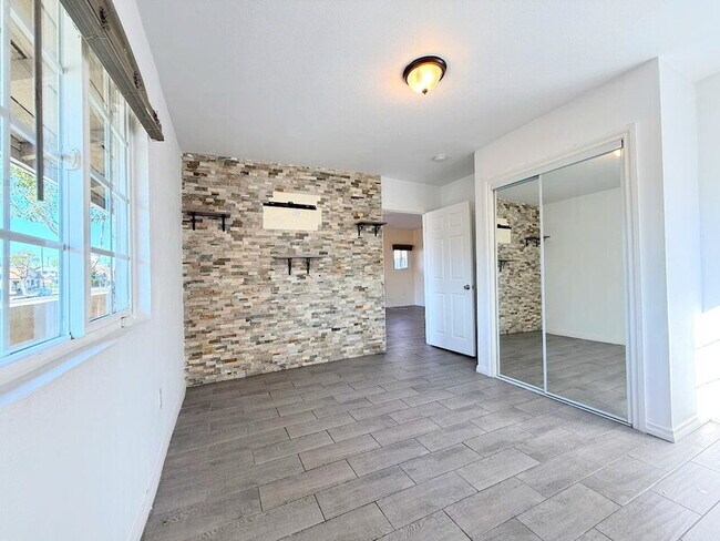 Foto del edificio - 1235 W Florence Ave