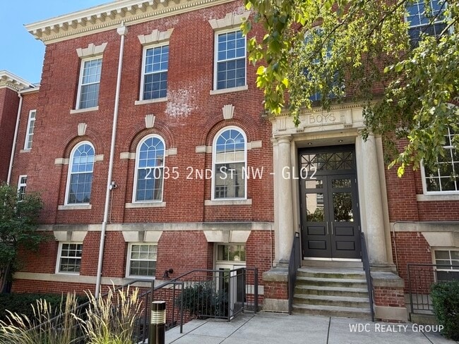 Building Photo - 2035 2nd St NW