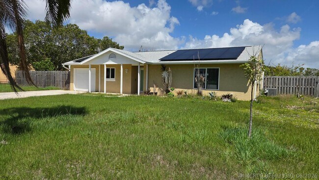 Building Photo - 2209 SE East Dunbrooke Cir