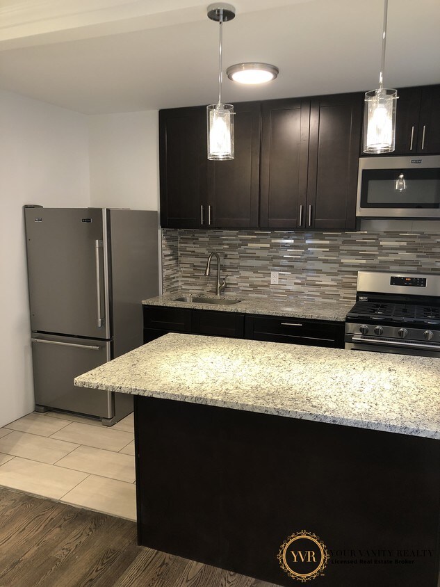 Foto principal - 48-48 48th St