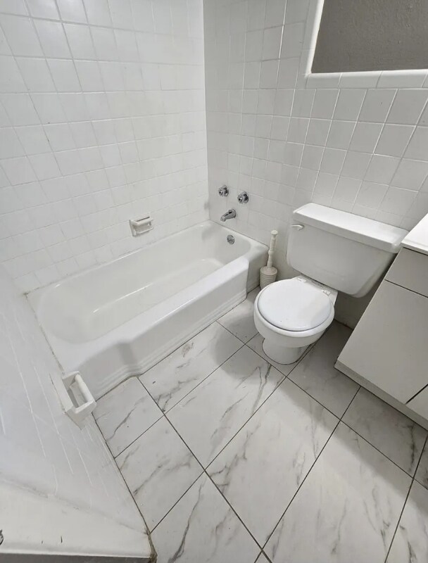 Foto del edificio - 5720-5722 Thekla Ave