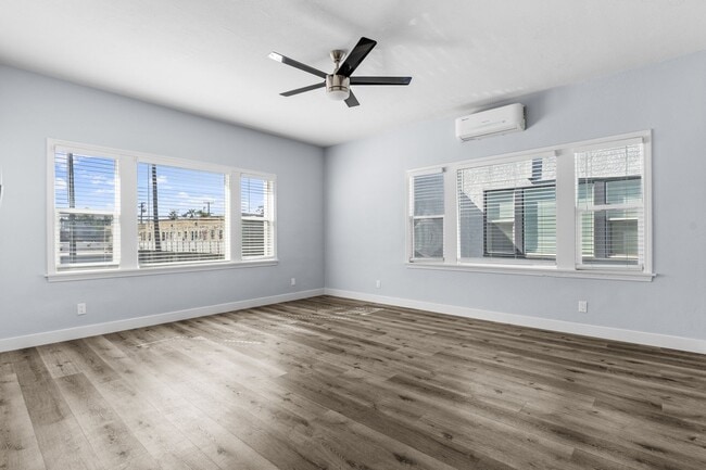 Building Photo - 1711 E Appleton St