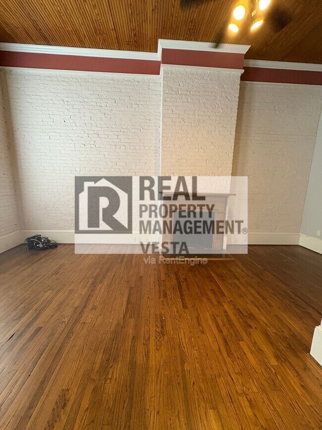 Building Photo - 470 Poplar St